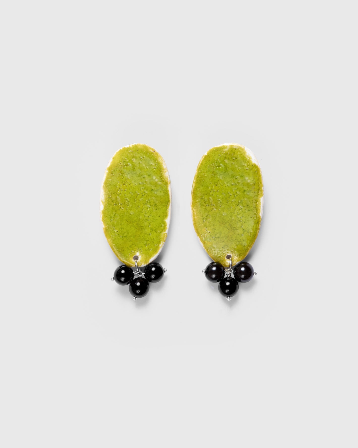 Crush Earrings in ππ©π’π³π΅π³π¦πΆπ΄π¦